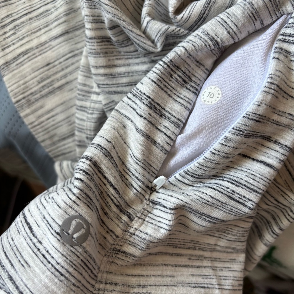 Lululemon Runderful Long Sleeve - Picture 6 of 7